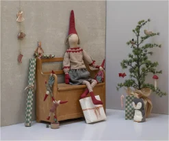 Duende Pixy Chica Talla 6 con Falda y Suéter de Punto