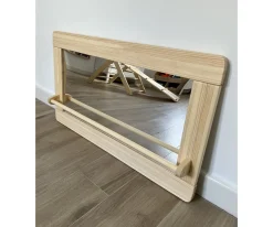 Espejo Montessori Pequeño con Barra de Madera