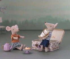 Maleta con Set de Té Morado Madelaine