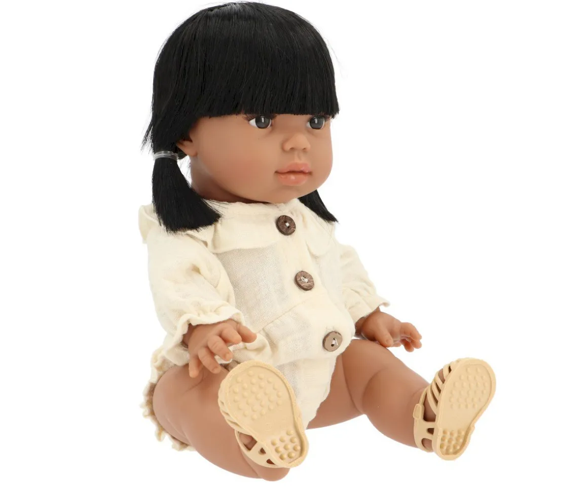Muñeca Gordis Latika con Pelele Léonore Crudo y Cangrejeras Beige