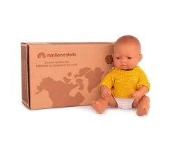 Muñeco Bebé Latino 32 cm con Conjunto Mostaza