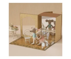 Ratones Ballet en Estudio de Danza, Hermana y Hermano Pequeños